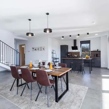 Holiday Home In Visnjan - Istrien 42552 Feriehus Rapavel